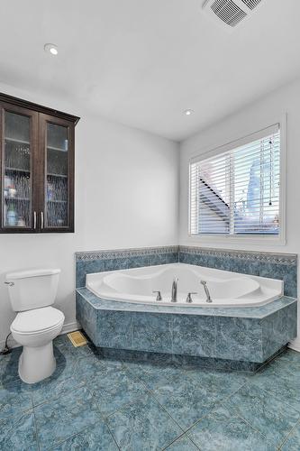 Salle de bains - 8 Rue Picasso, Notre-Dame-De-L'Île-Perrot, QC - Indoor Photo Showing Bathroom