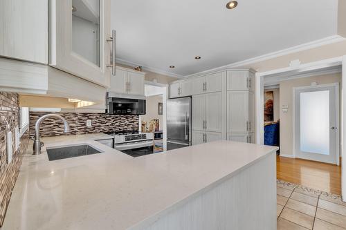 Cuisine - 8 Rue Picasso, Notre-Dame-De-L'Île-Perrot, QC - Indoor Photo Showing Kitchen With Upgraded Kitchen
