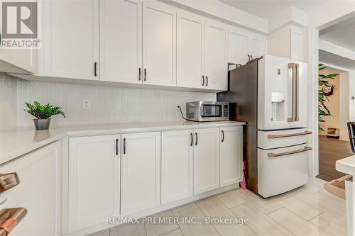 609 Mika Street, Innisfil, ON - Indoor Photo Showing Kitchen