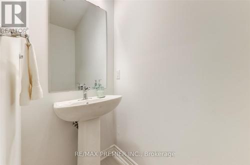 609 Mika Street, Innisfil, ON - Indoor Photo Showing Bathroom