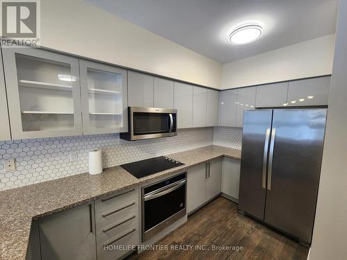 289 - 23 Observatory Lane, Richmond Hill, ON - Indoor Photo Showing Kitchen