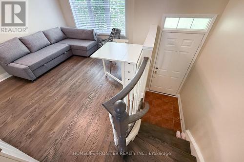 289 - 23 Observatory Lane, Richmond Hill, ON - Indoor Photo Showing Living Room