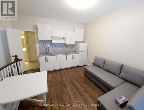 289 - 23 Observatory Lane, Richmond Hill, ON - Indoor Photo Showing Kitchen