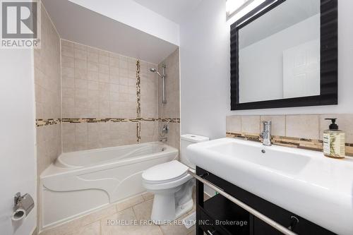 289 - 23 Observatory Lane, Richmond Hill, ON - Indoor Photo Showing Bathroom