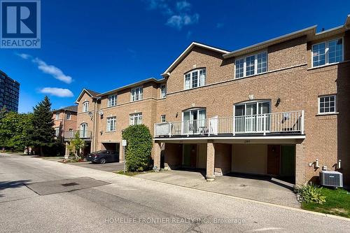 289 - 23 Observatory Lane, Richmond Hill, ON - Outdoor