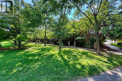 289 - 23 Observatory Lane, Richmond Hill, ON - Outdoor