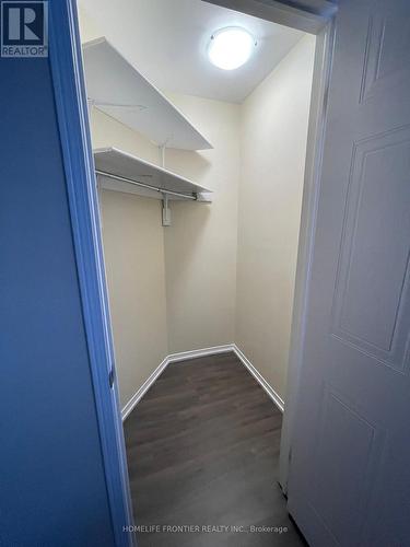 289 - 23 Observatory Lane, Richmond Hill, ON - Indoor