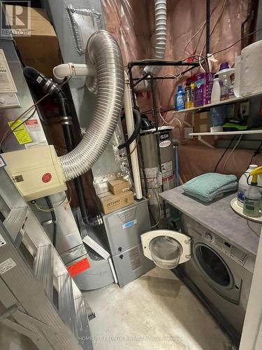 289 - 23 Observatory Lane, Richmond Hill, ON - Indoor Photo Showing Laundry Room