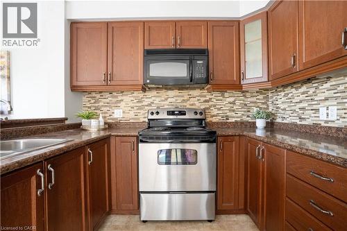 1319 Countrystone Drive, Kitchener, ON - Indoor Photo Showing Kitchen