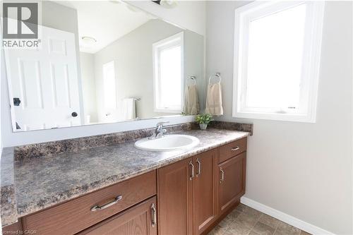 1319 Countrystone Drive, Kitchener, ON - Indoor Photo Showing Bathroom