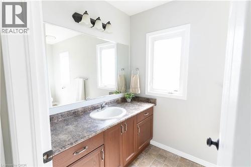 1319 Countrystone Drive, Kitchener, ON - Indoor Photo Showing Bathroom