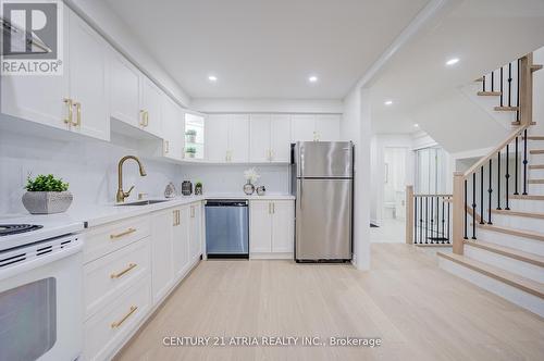 10 - 590 Sandhurst Circle, Toronto, ON - Indoor Photo Showing Kitchen