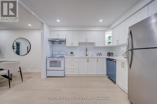 10 - 590 Sandhurst Circle, Toronto, ON - Indoor Photo Showing Kitchen