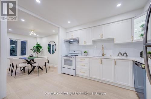10 - 590 Sandhurst Circle, Toronto, ON - Indoor Photo Showing Kitchen