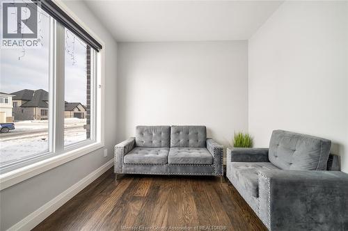 4433 Belmont, Comber, ON - Indoor Photo Showing Living Room
