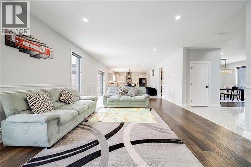 4433 Belmont, Comber, ON - Indoor Photo Showing Living Room
