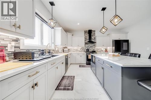 4433 Belmont, Comber, ON - Indoor Photo Showing Kitchen With Upgraded Kitchen