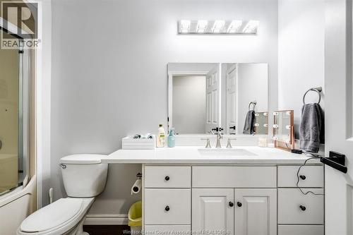 833 Talbot Road East, Leamington, ON - Indoor Photo Showing Bathroom