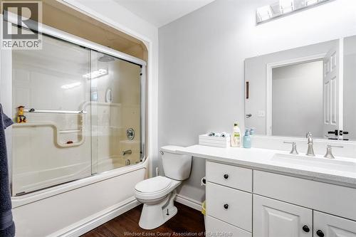 833 Talbot Road East, Leamington, ON - Indoor Photo Showing Bathroom