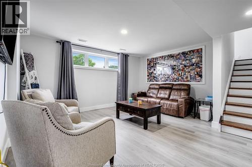 833 Talbot Road East, Leamington, ON - Indoor Photo Showing Living Room