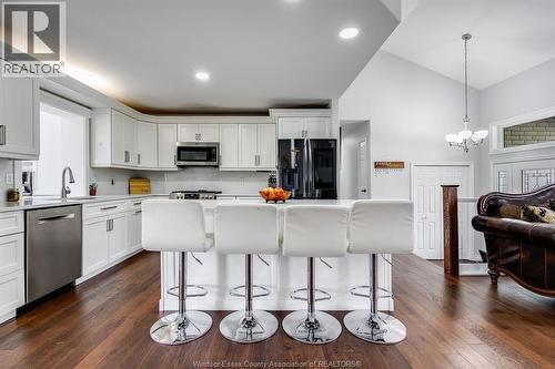 833 Talbot Road East, Leamington, ON - Indoor Photo Showing Kitchen With Upgraded Kitchen