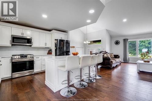 833 Talbot Road East, Leamington, ON - Indoor Photo Showing Kitchen
