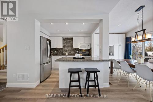 78 Mainprize Crescent, East Gwillimbury, ON - Indoor Photo Showing Kitchen With Upgraded Kitchen