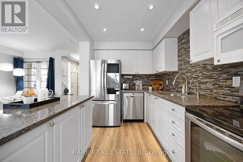 78 Mainprize Crescent, East Gwillimbury, ON - Indoor Photo Showing Kitchen With Upgraded Kitchen