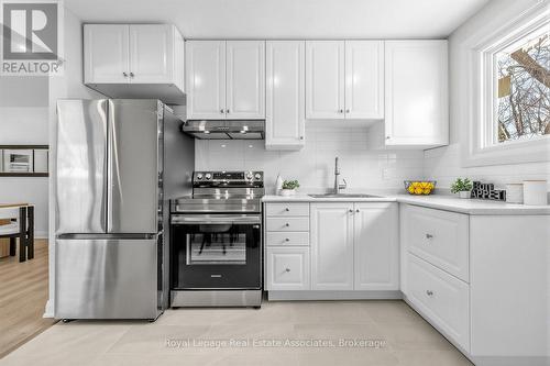273 Bluegrass Boulevard, Richmond Hill, ON - Indoor Photo Showing Kitchen