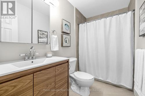 273 Bluegrass Boulevard, Richmond Hill, ON - Indoor Photo Showing Bathroom