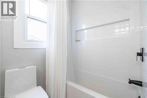35 Charles Avenue, St. Catharines, ON - Indoor Photo Showing Bathroom