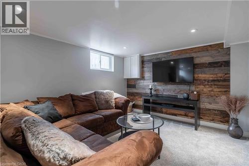35 Charles Avenue, St. Catharines, ON - Indoor Photo Showing Living Room