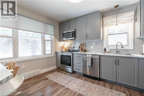 35 Charles Avenue, St. Catharines, ON - Indoor Photo Showing Kitchen With Upgraded Kitchen