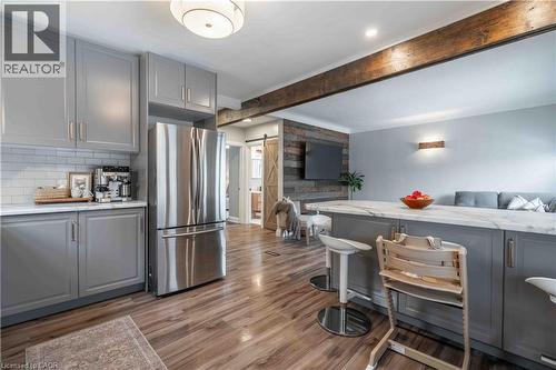 35 Charles Avenue, St. Catharines, ON - Indoor Photo Showing Kitchen