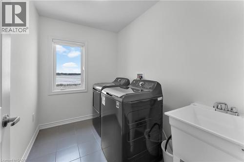 229 Vanilla Trail, Thorold, ON - Indoor Photo Showing Laundry Room