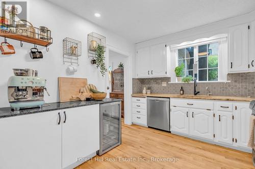 161 Herbert Street, Waterloo, ON - Indoor Photo Showing Kitchen