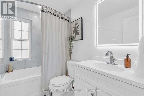 161 Herbert Street, Waterloo, ON - Indoor Photo Showing Bathroom