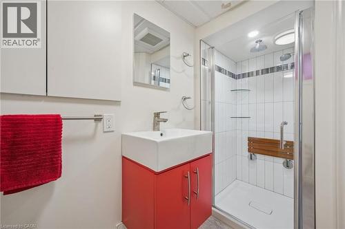 123 Lorraine Avenue, Kitchener, ON - Indoor Photo Showing Bathroom