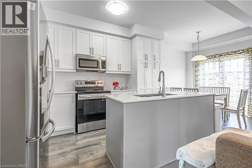 29 Bellhouse Avenue, Brantford, ON - Indoor Photo Showing Kitchen With Upgraded Kitchen