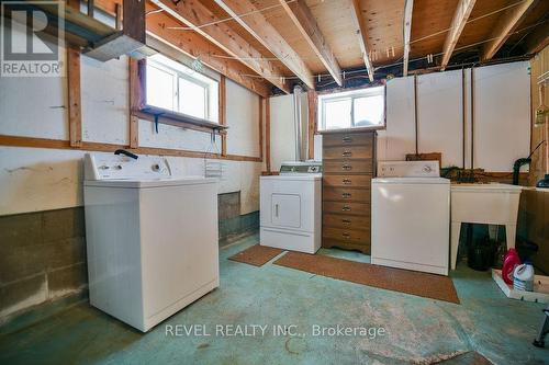 213 Rekela Street N, Timmins (Porcupine - West), ON - Indoor Photo Showing Laundry Room