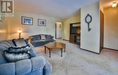 213 Rekela Street N, Timmins (Porcupine - West), ON - Indoor Photo Showing Living Room