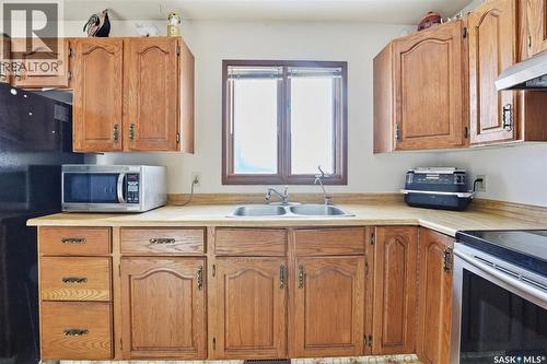 Lomaszkiewicz Acreage, Aberdeen Rm No. 373, SK - Indoor Photo Showing Kitchen With Double Sink