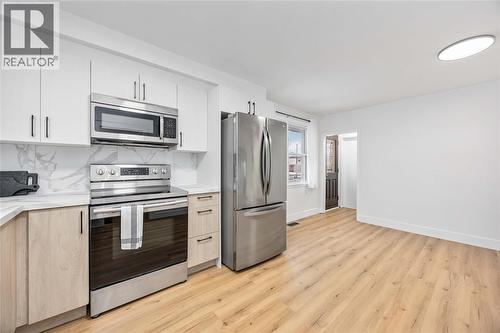 924 London Road, Sarnia, ON - Indoor Photo Showing Kitchen