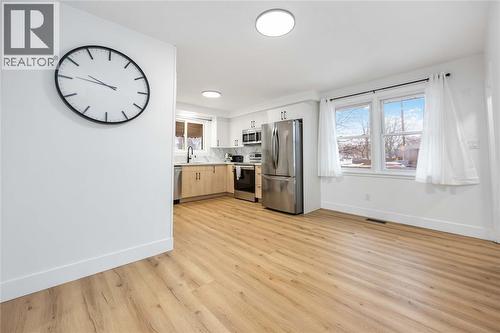 924 London Road, Sarnia, ON - Indoor Photo Showing Kitchen