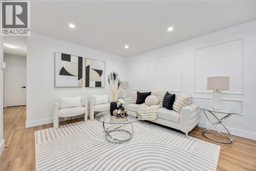 924 London Road, Sarnia, ON - Indoor Photo Showing Living Room