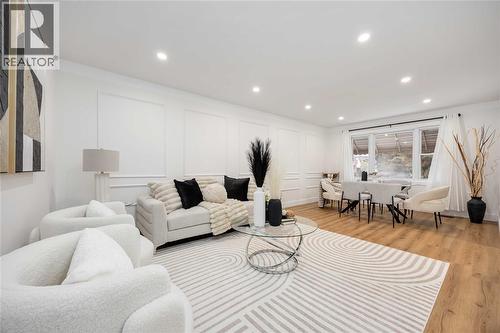 924 London Road, Sarnia, ON - Indoor Photo Showing Living Room