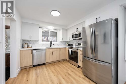 924 London Road, Sarnia, ON - Indoor Photo Showing Kitchen