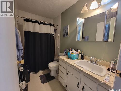 62 28Th Street, Battleford, SK - Indoor Photo Showing Bathroom