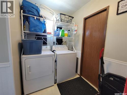 62 28Th Street, Battleford, SK - Indoor Photo Showing Laundry Room