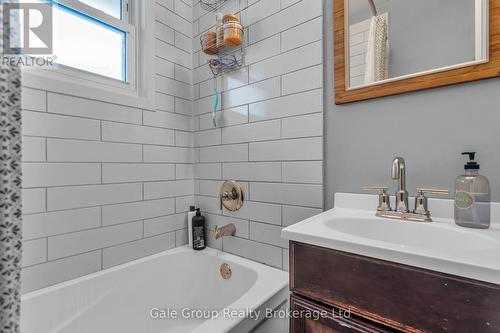 316 Bruce Street, Woodstock (Woodstock - South), ON - Indoor Photo Showing Bathroom